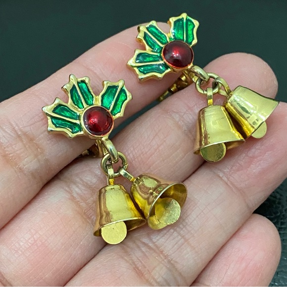 Vintage Holly Christmas Bells Gold-tone Holiday Clip On Earrings - Picture 5 of 12